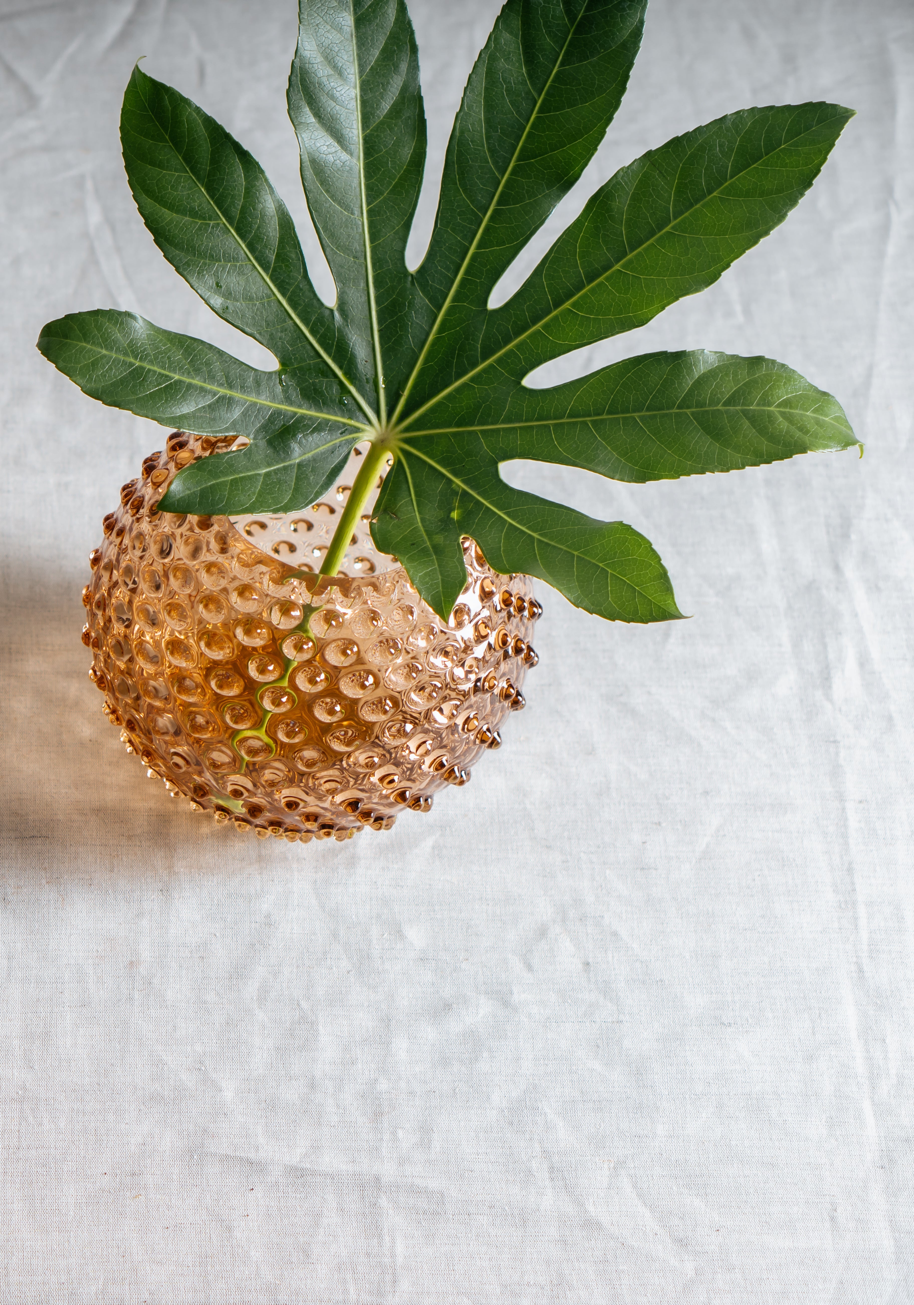 Hobnail Kulatá Váza Bronze